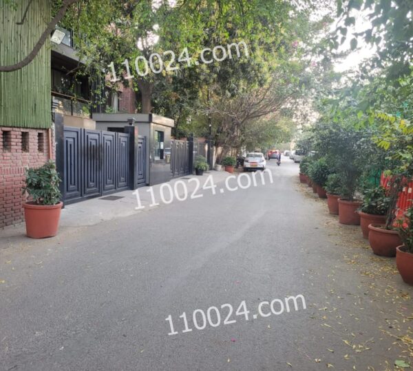 Feroze Gandhi Road 2