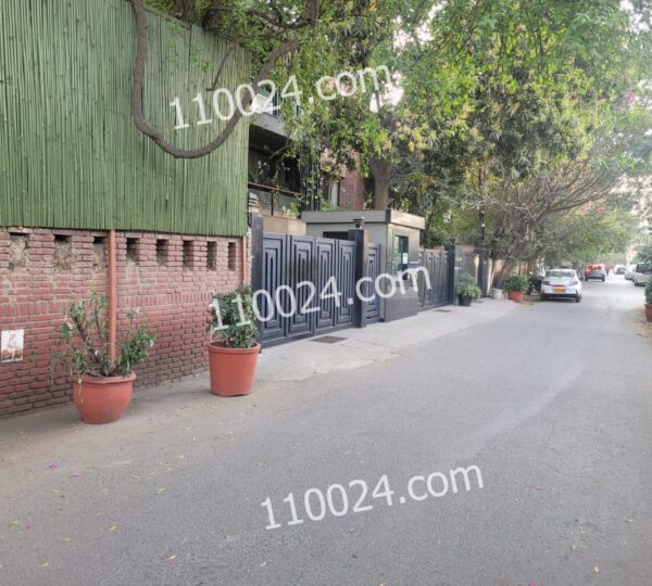 Feroze Gandhi Road 3