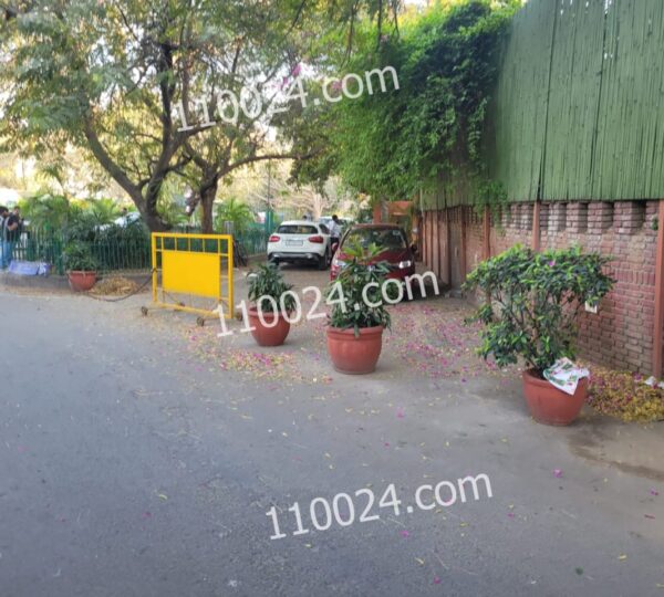 Feroze Gandhi Road 5